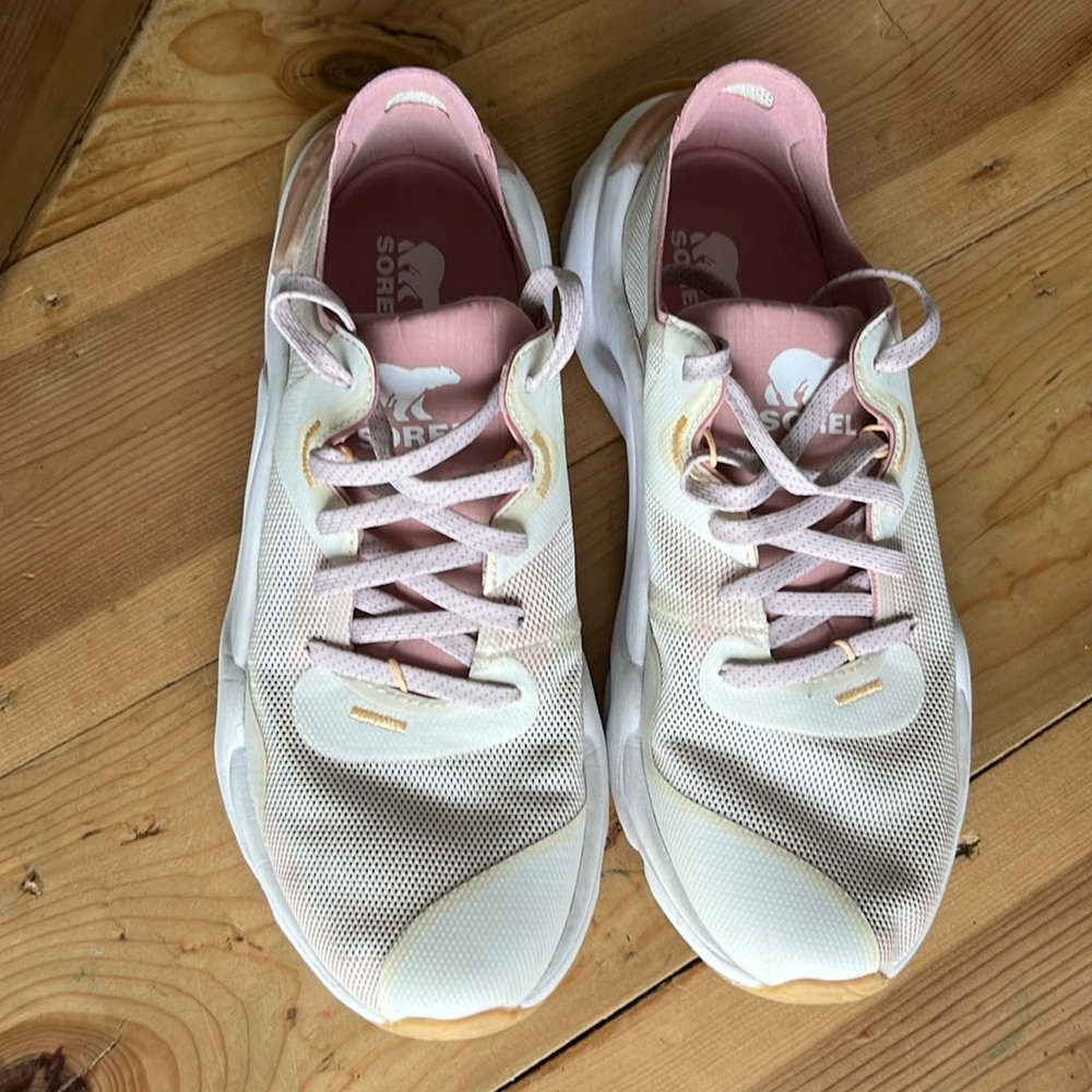 Sorel Women's Kinetic RNEGD Float Shoes size 7.5 mauve and cream